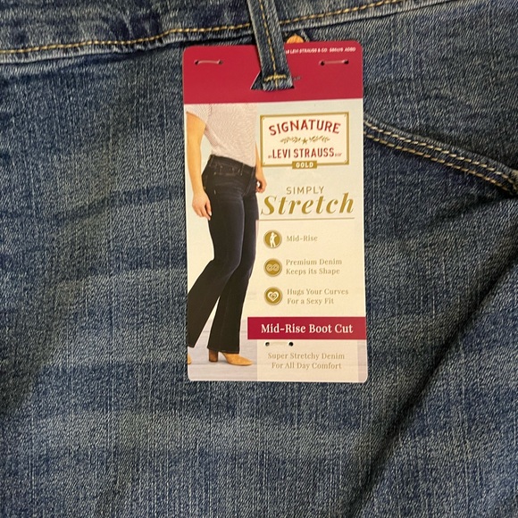 Levi Strauss Signature Woman’s Plus size 26 S jeans Midrise Bootcut - Picture 2 of 6